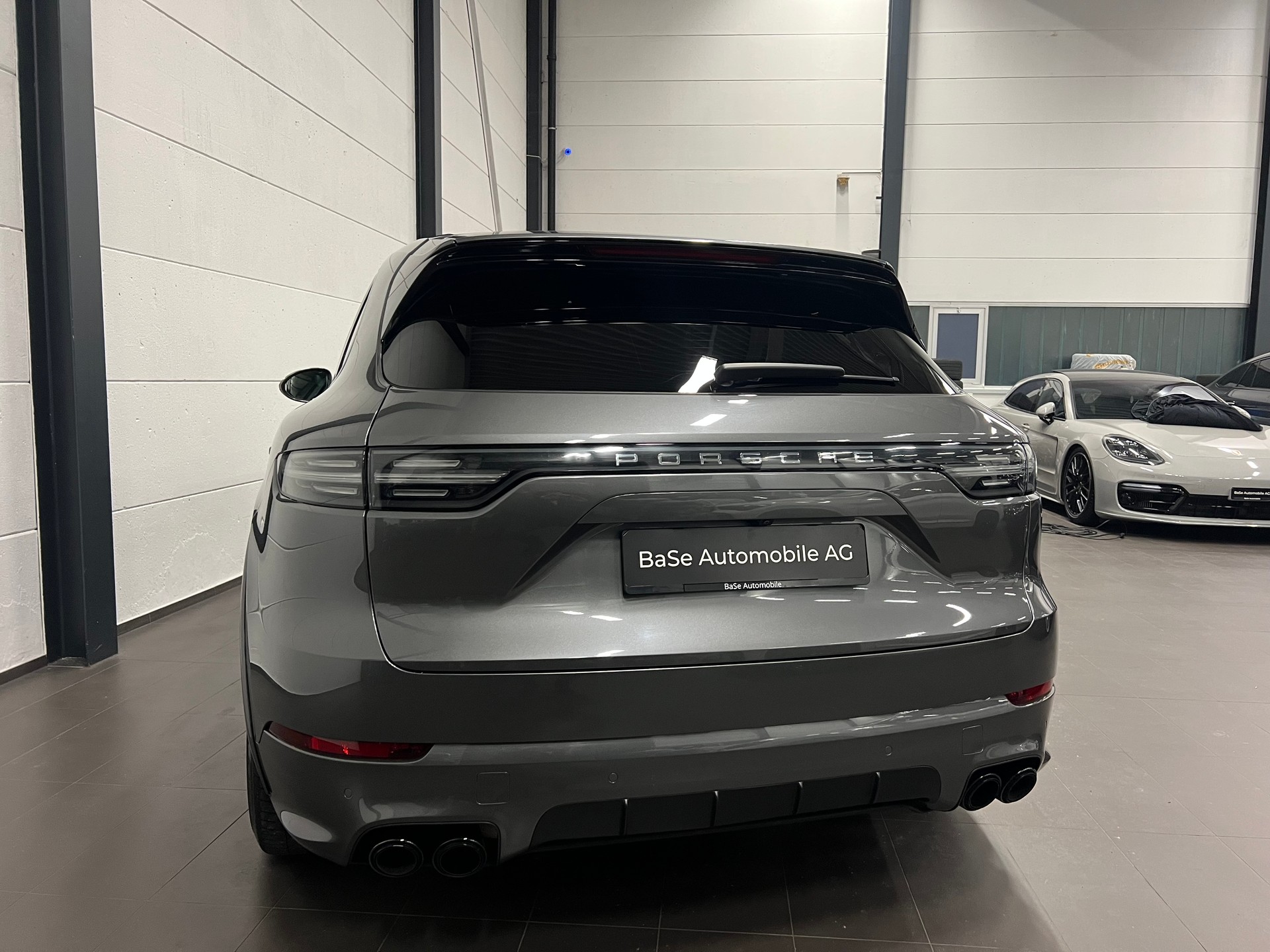 PORSCHE Cayenne Turbo-image-14
