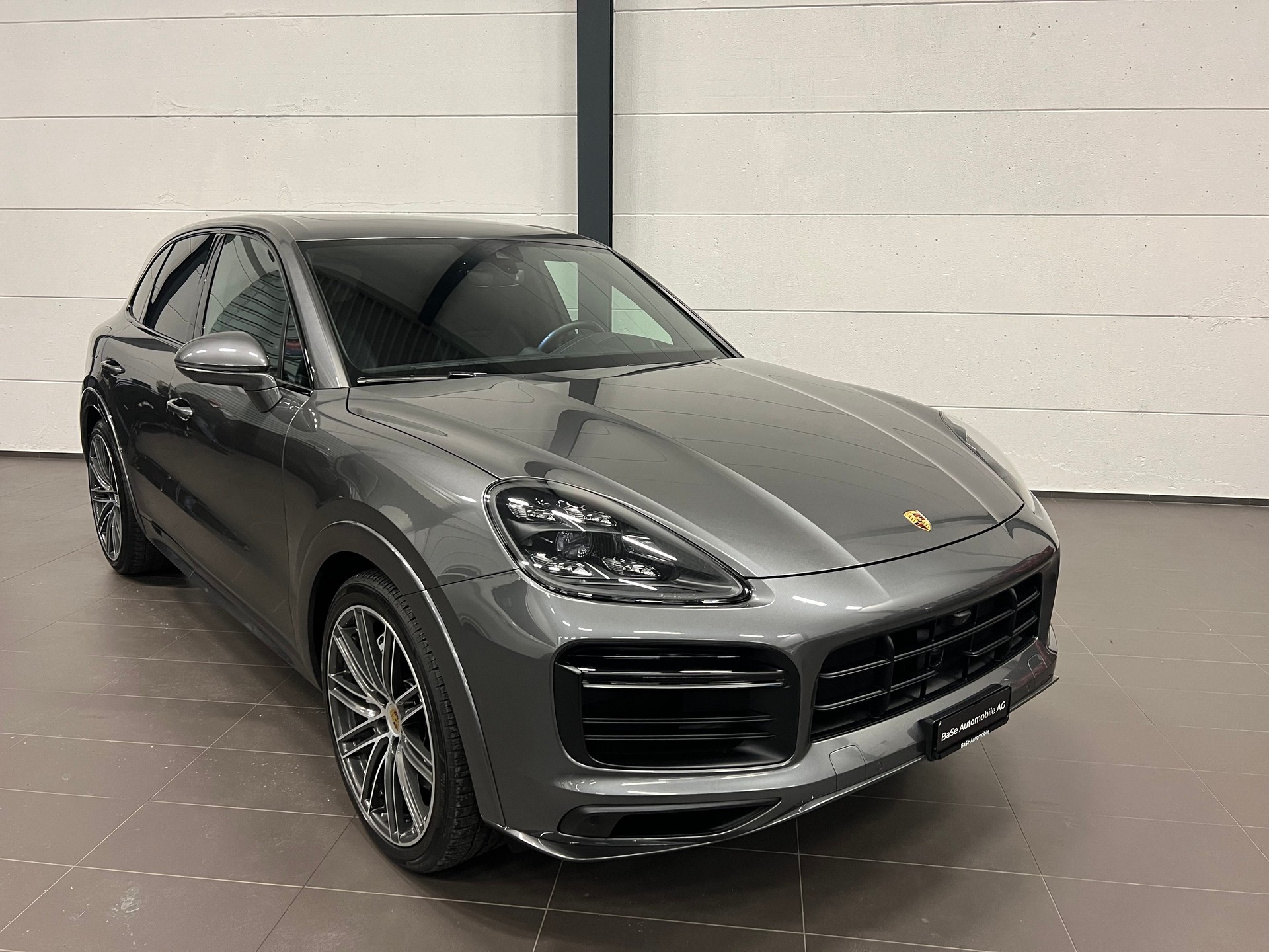 PORSCHE Cayenne Turbo-image-3