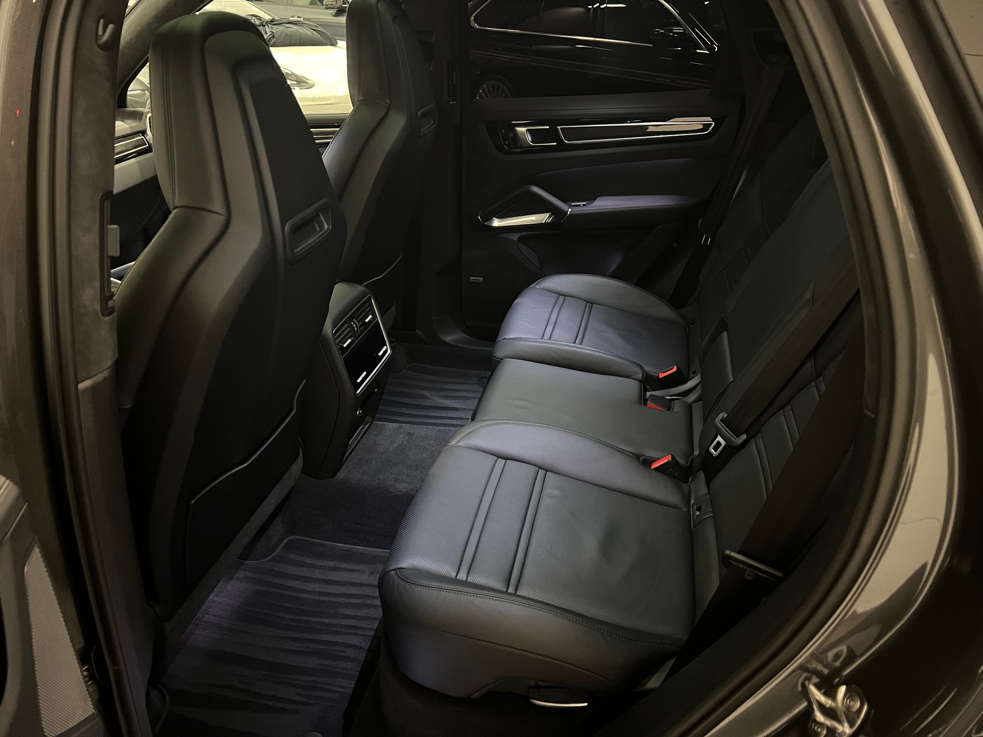 PORSCHE Cayenne Turbo-image-20