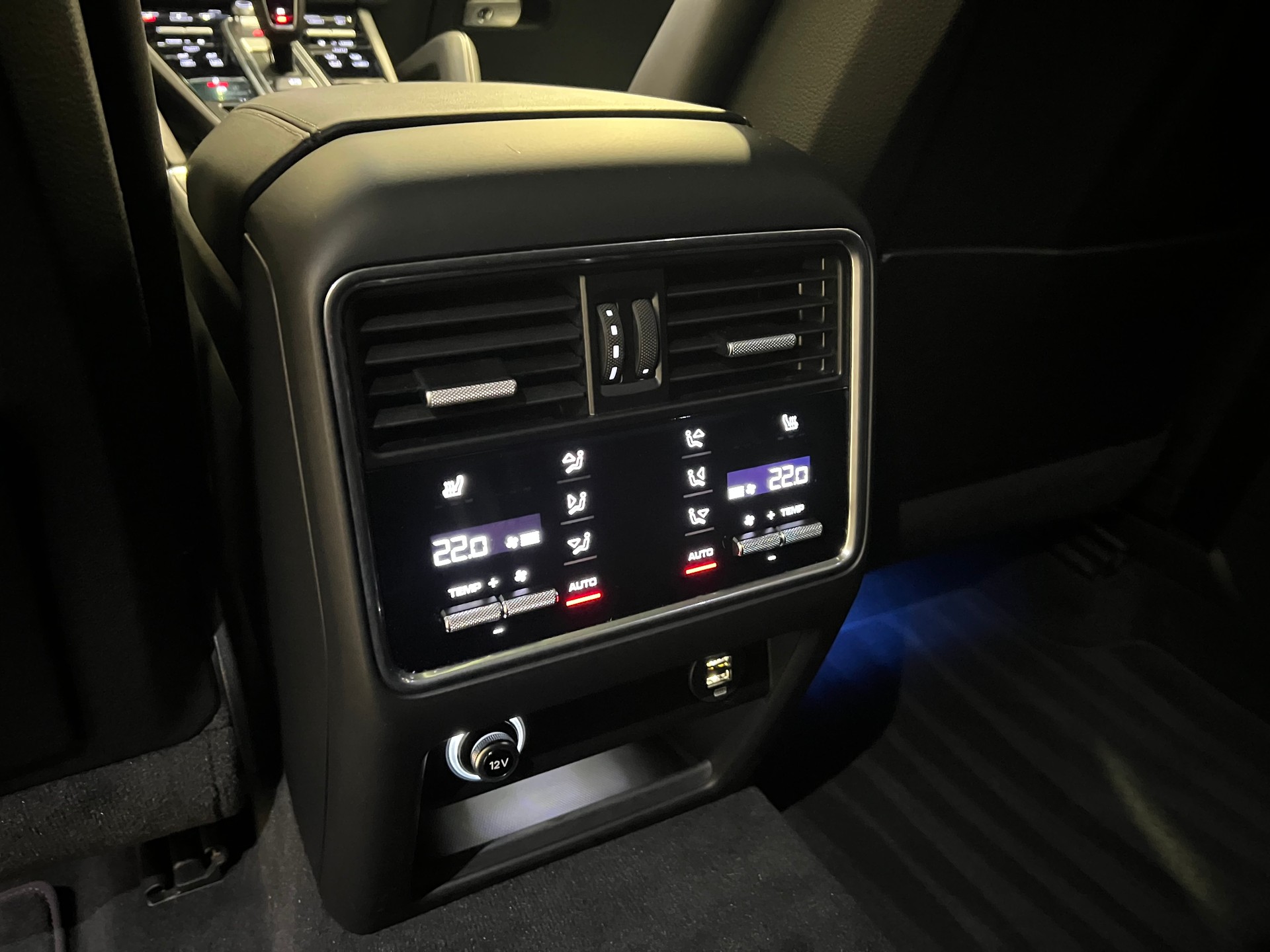 PORSCHE Cayenne Turbo-image-26