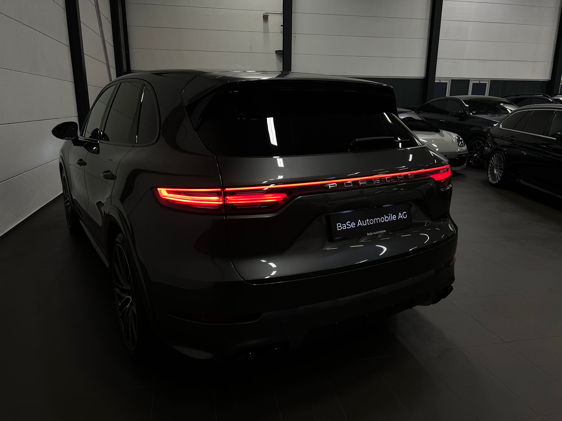 PORSCHE Cayenne Turbo-image-15