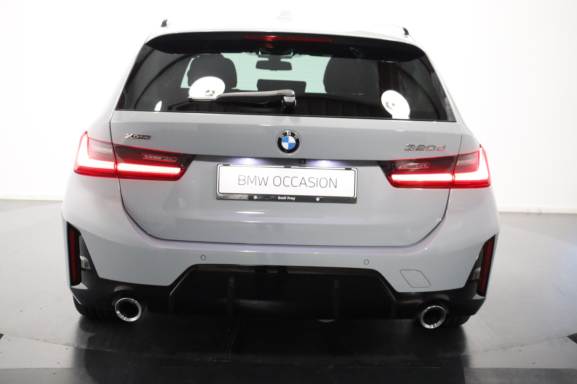 BMW 320d xDrive SAG Touring-image-3