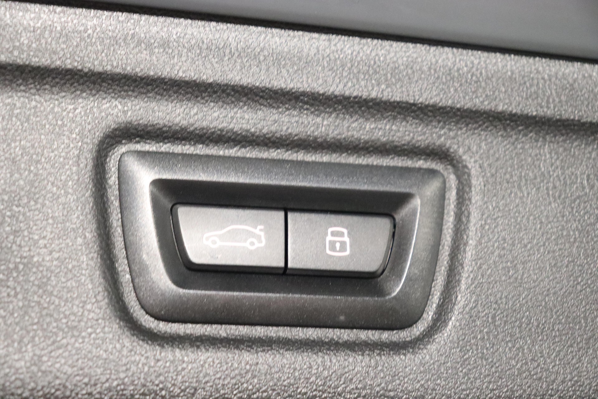 BMW 320d xDrive SAG Touring-image-14