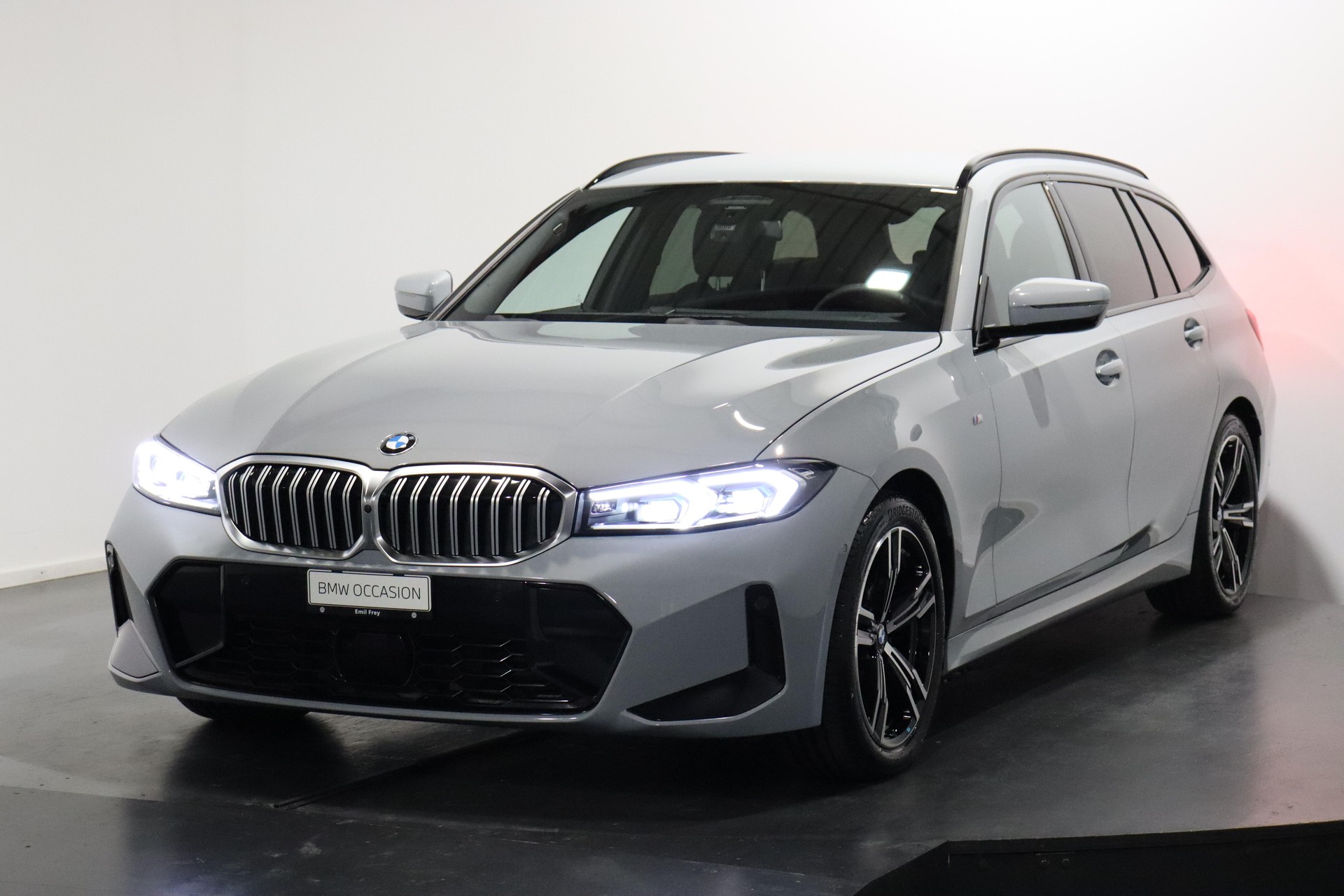 BMW 320d xDrive SAG Touring-image-0