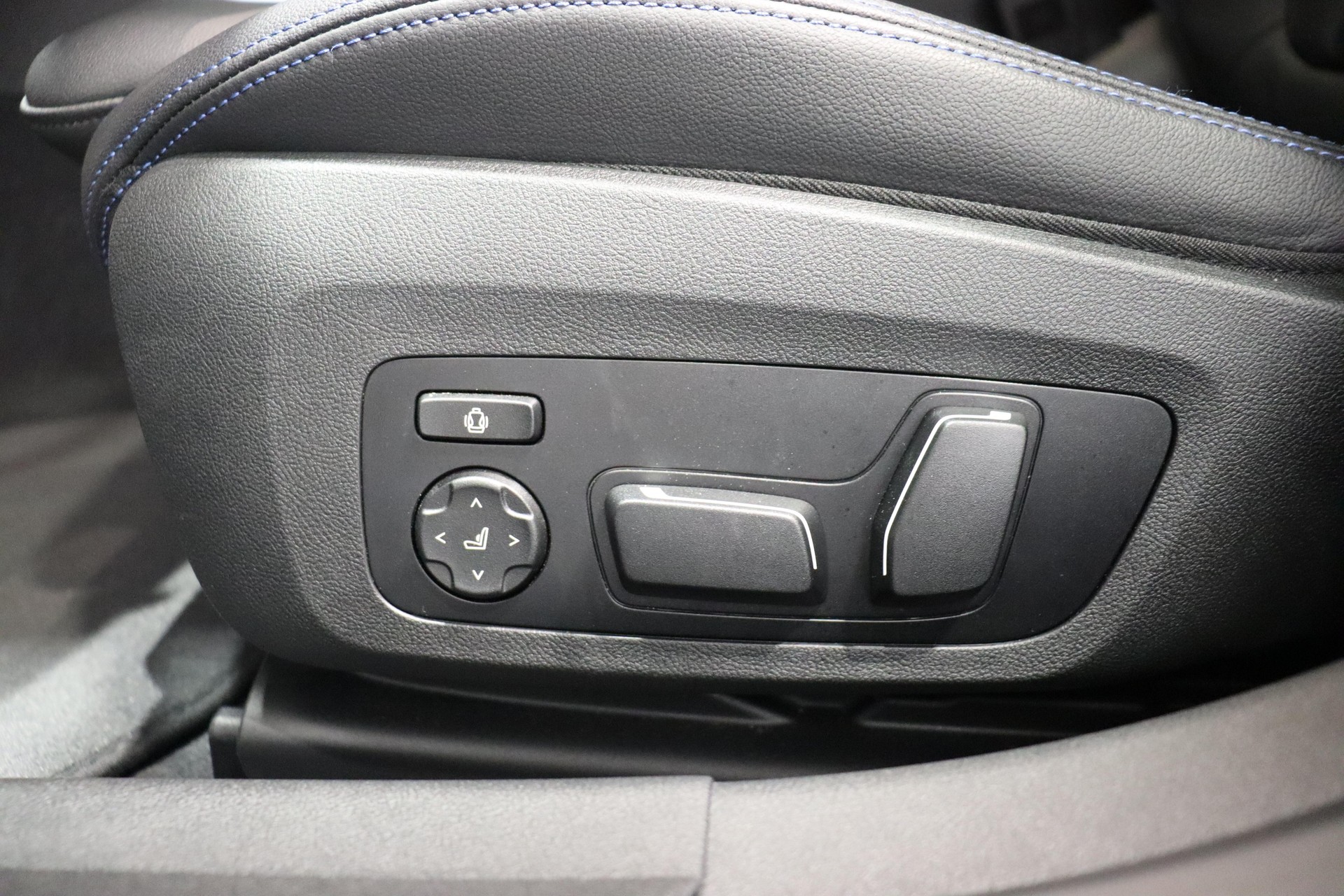 BMW 320d xDrive SAG Touring-image-11