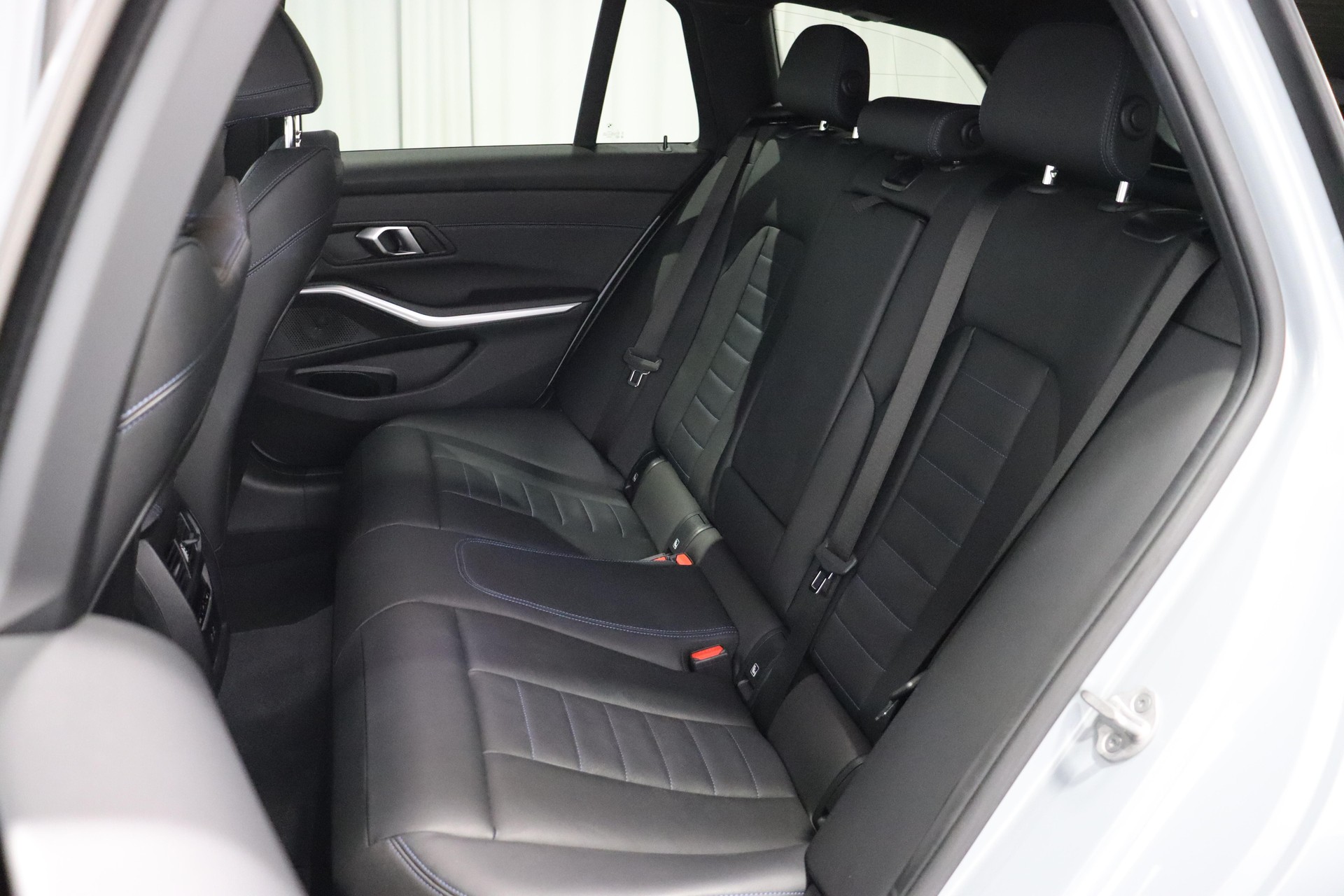 BMW 320d xDrive SAG Touring-image-9