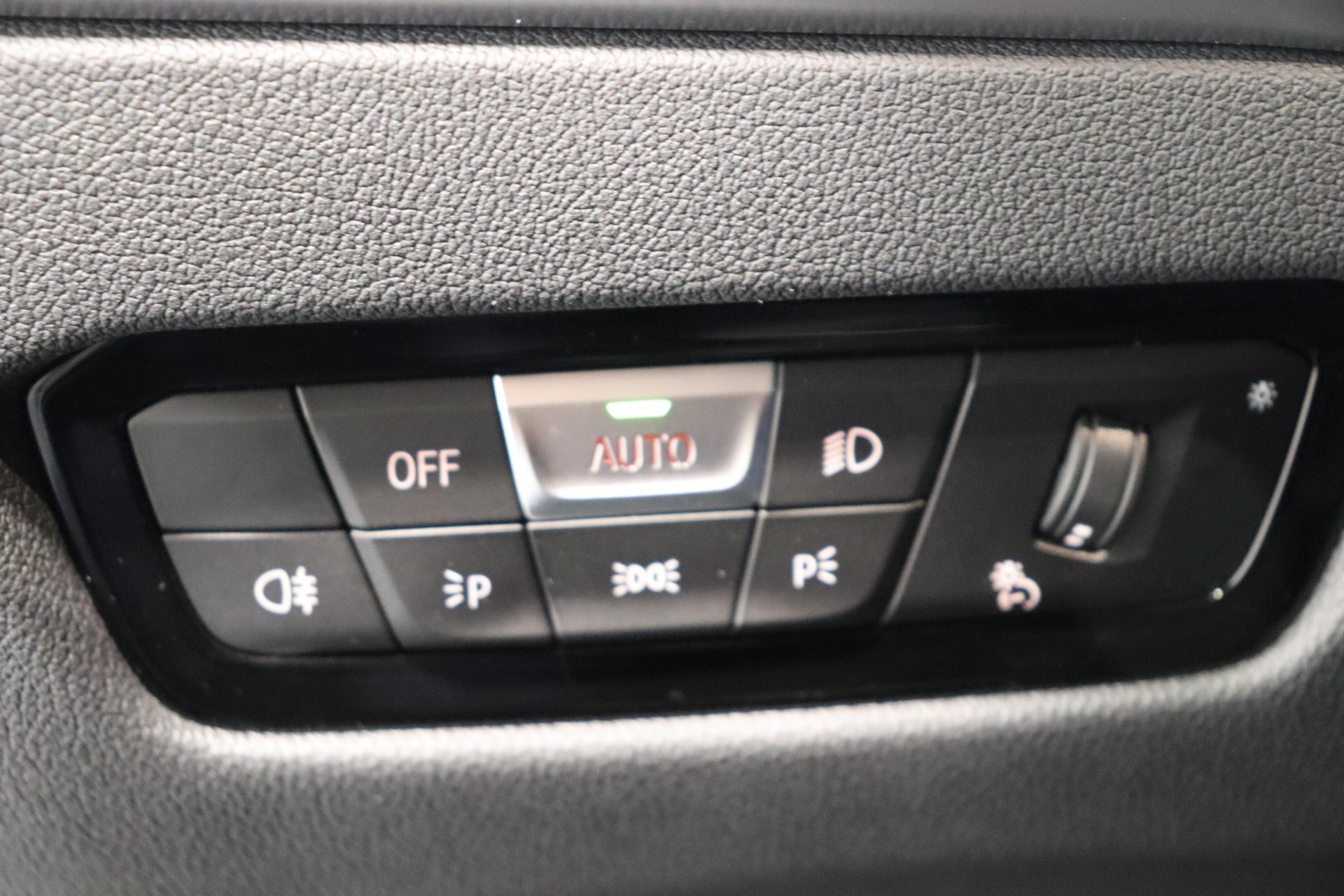 BMW 320d xDrive SAG Touring-image-12