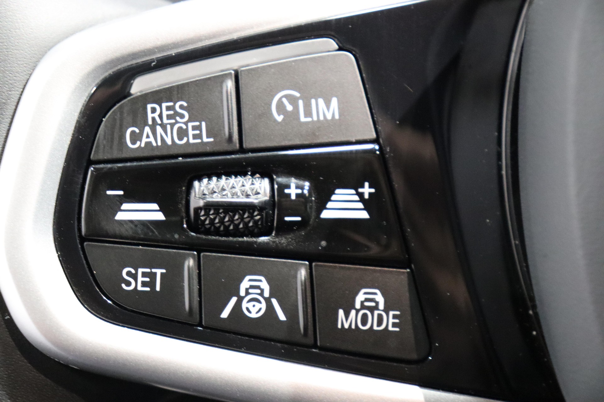BMW 320d xDrive SAG Touring-image-17