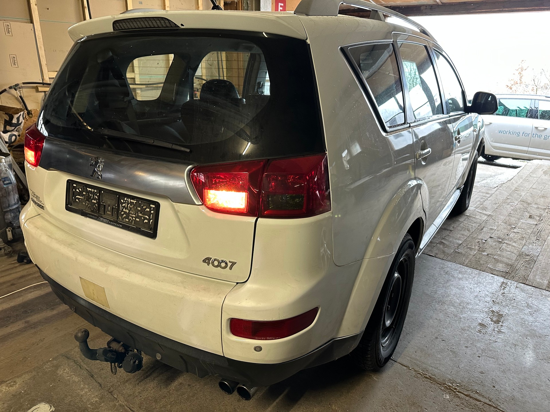 PEUGEOT 4007 2.2 HDi Dynamic-image-5
