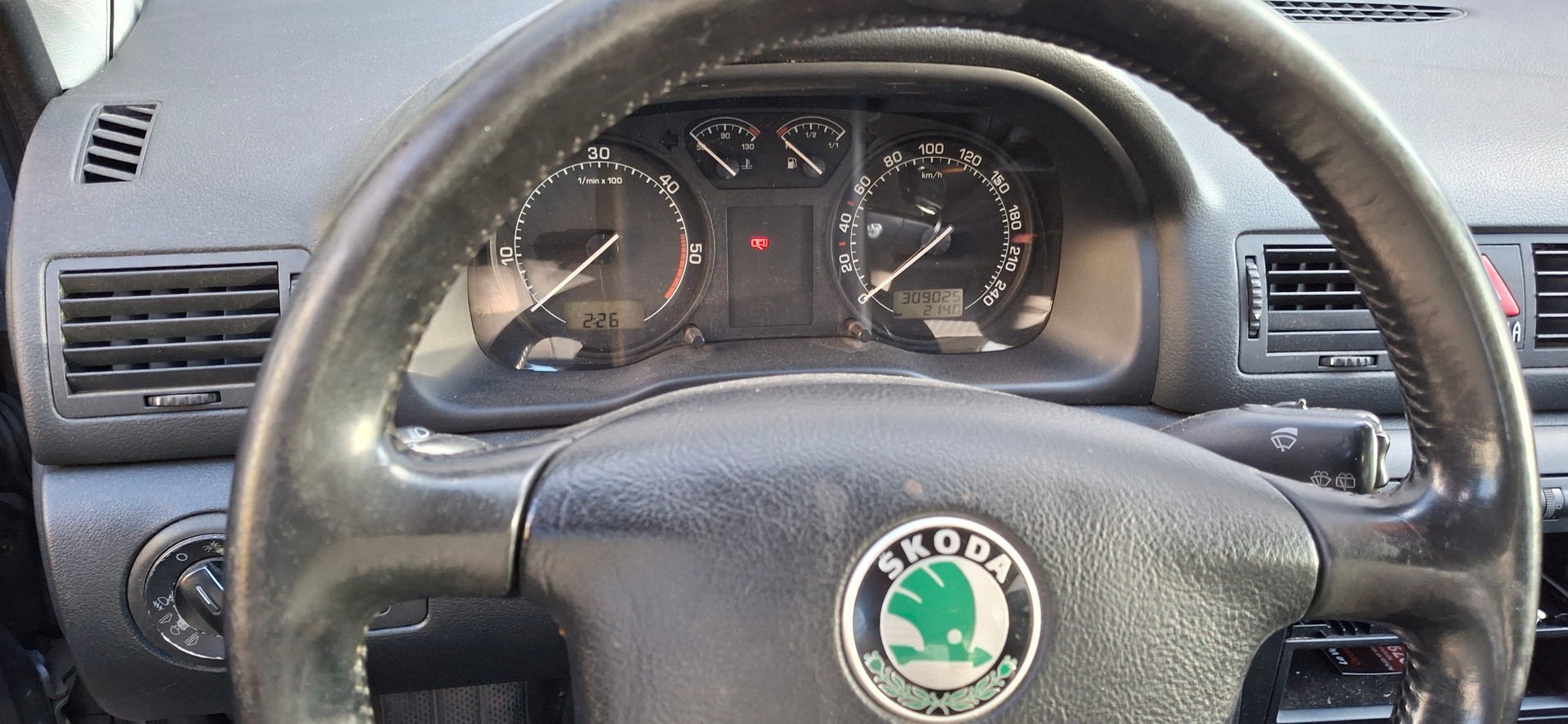 SKODA Octavia 1.9 TDI Tour 4x4-showroom-element-3