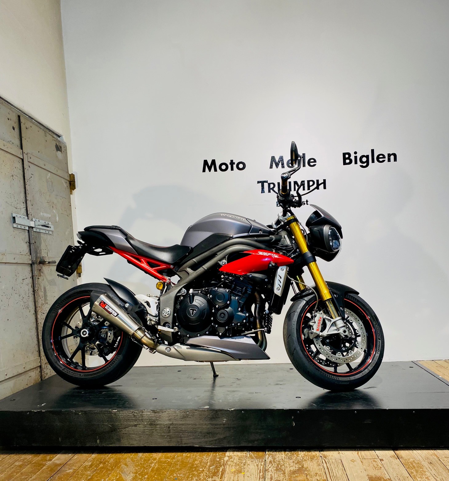 TRIUMPH Speed Triple R 1050 ABS-showroom-element-1