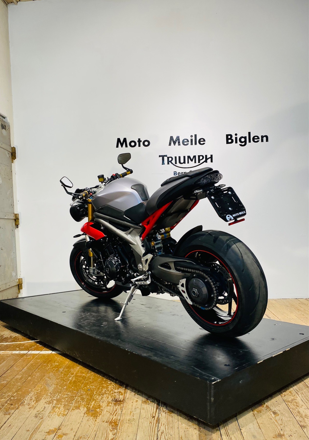 TRIUMPH Speed Triple R 1050 ABS-showroom-element-2