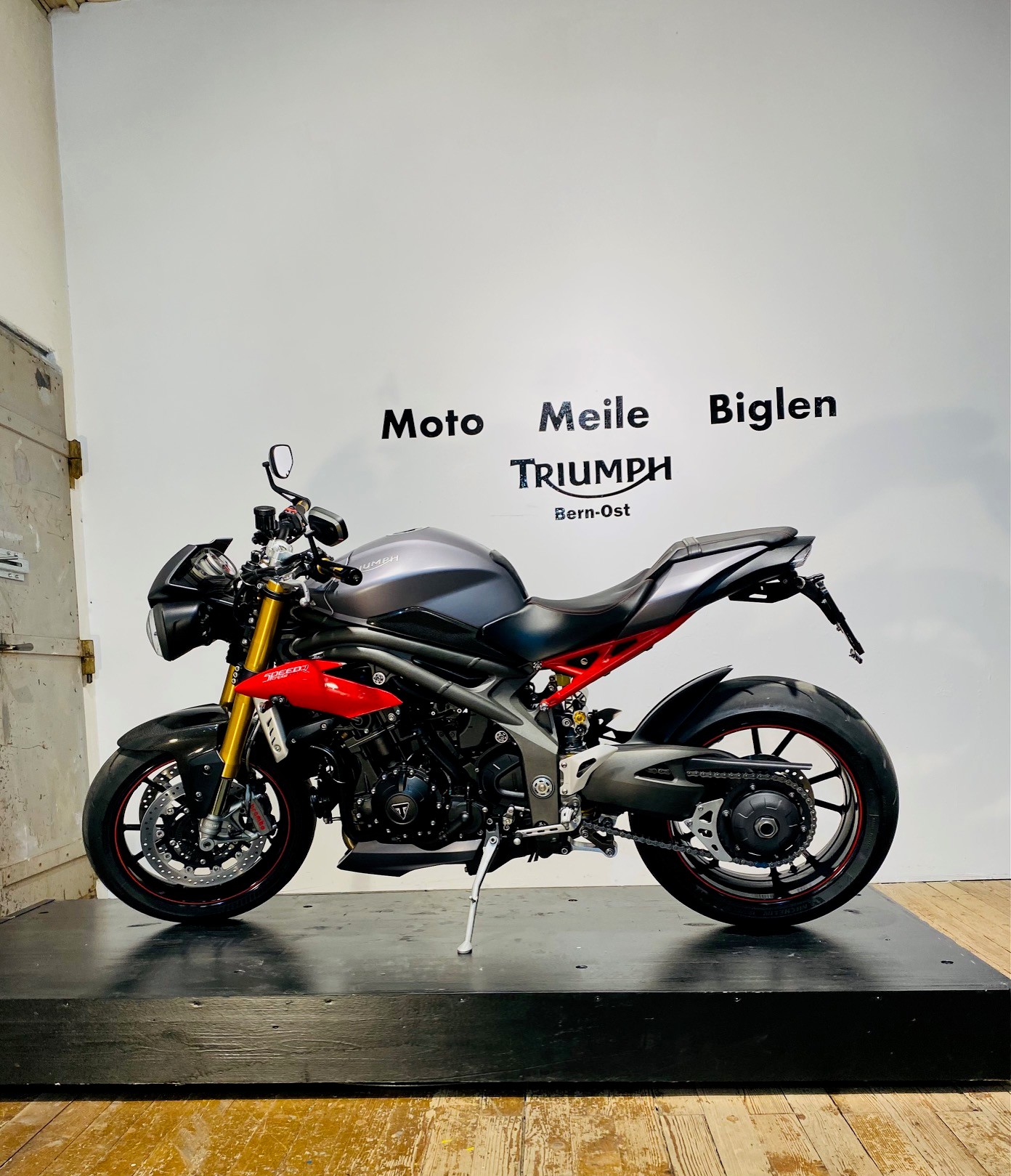 TRIUMPH Speed Triple R 1050 ABS-showroom-element-3