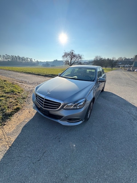MERCEDES-BENZ E 300 Avantgarde 4Matic 7G-Tronic-image-4