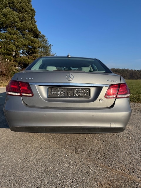 MERCEDES-BENZ E 300 Avantgarde 4Matic 7G-Tronic-image-5