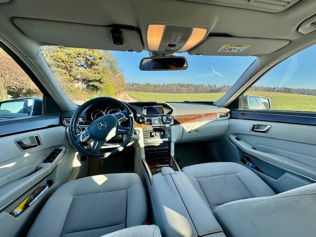 MERCEDES-BENZ E 300 Avantgarde 4Matic 7G-Tronic-image-1