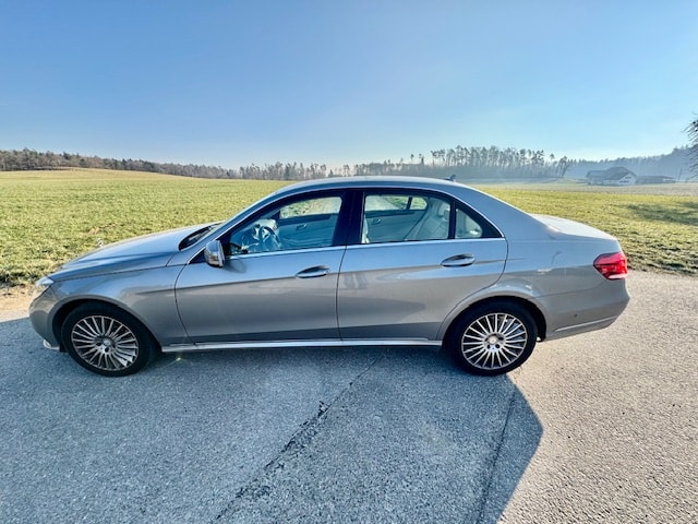 MERCEDES-BENZ E 300 Avantgarde 4Matic 7G-Tronic-image-2
