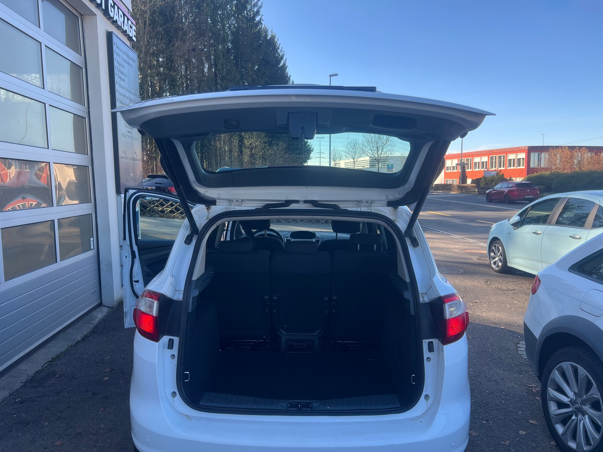 FORD C-Max 1.6 SCTi Titanium-image-10
