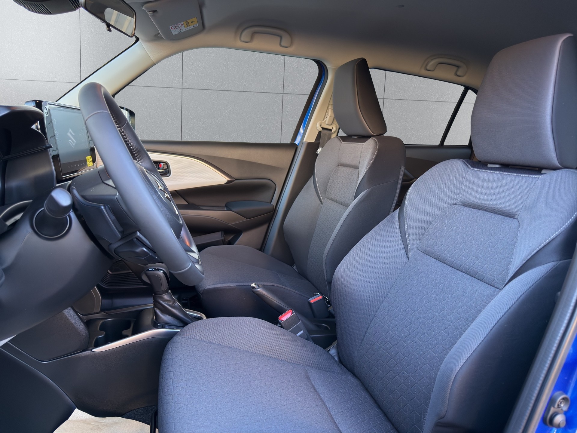 SUZUKI Swift 1.2 Sakura Top Hybrid CVT-image-8