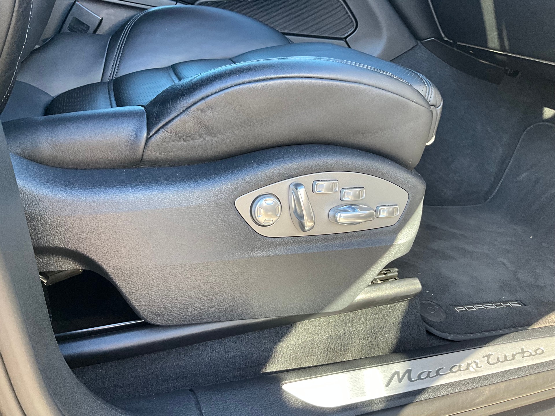 PORSCHE Macan Turbo PDK-image-14