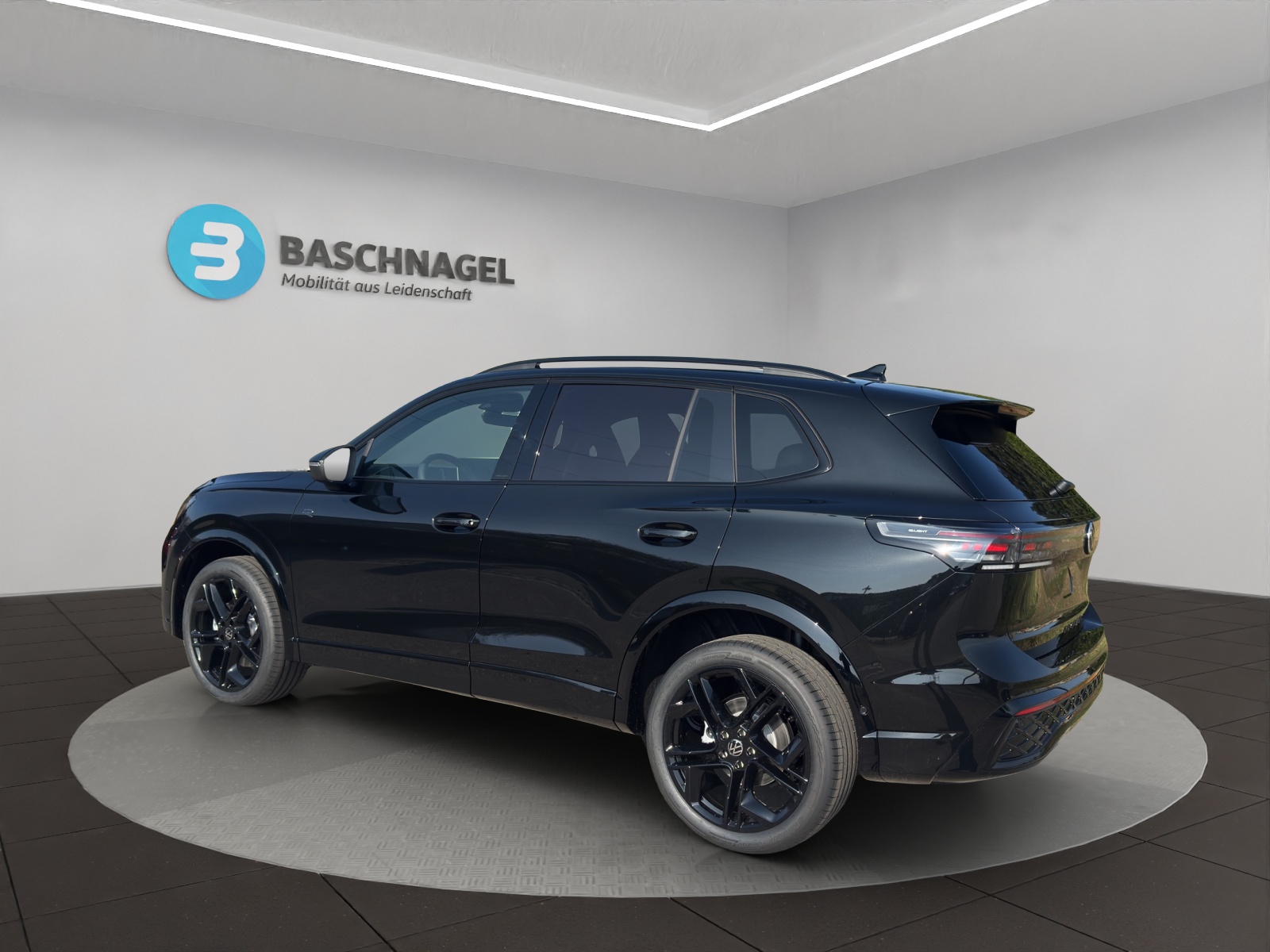 VW Tiguan 2.0 TDI SCR R-Line 4Motion DSG-image-2