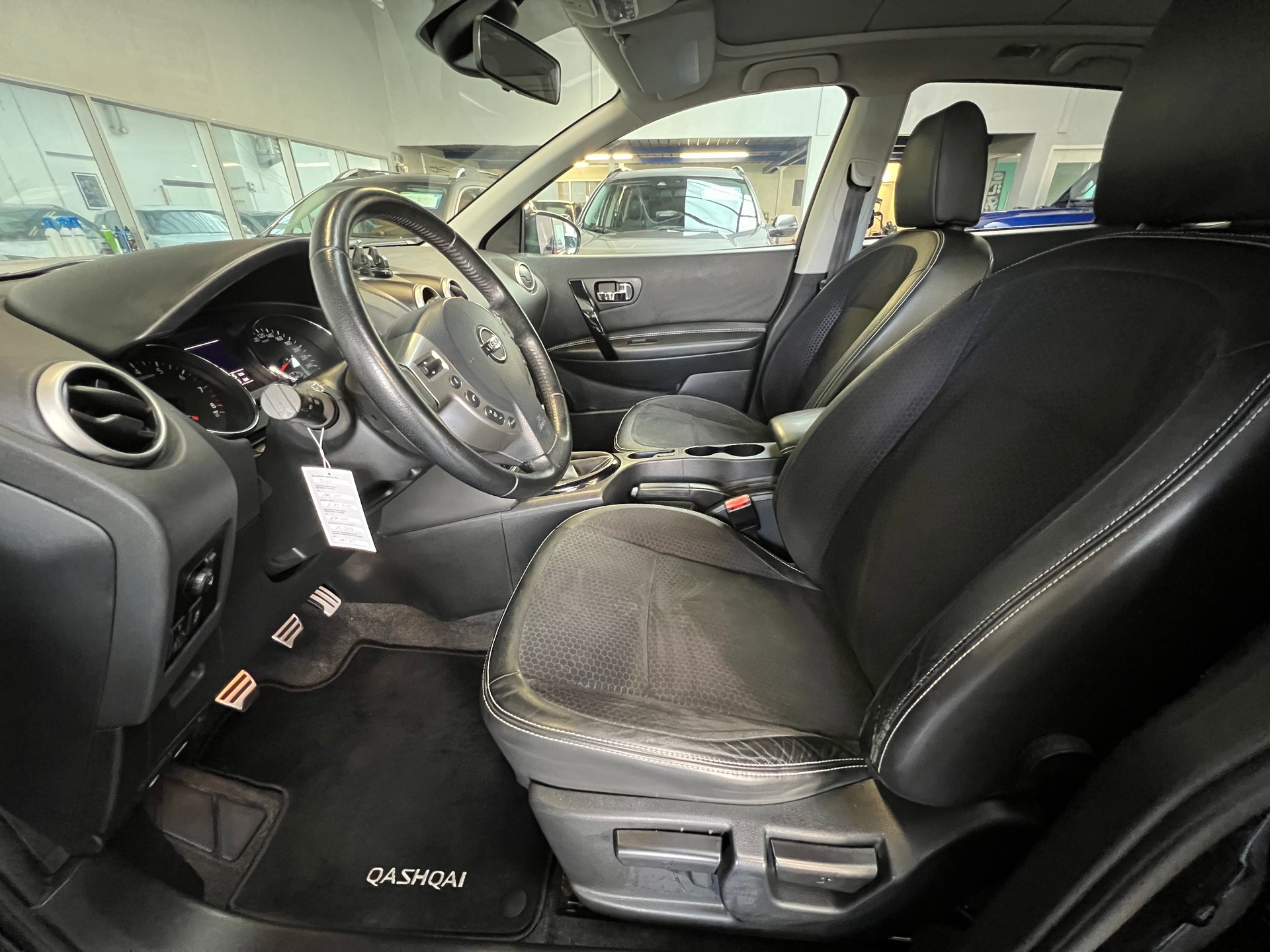 NISSAN Qashqai 1.6 360-image-8