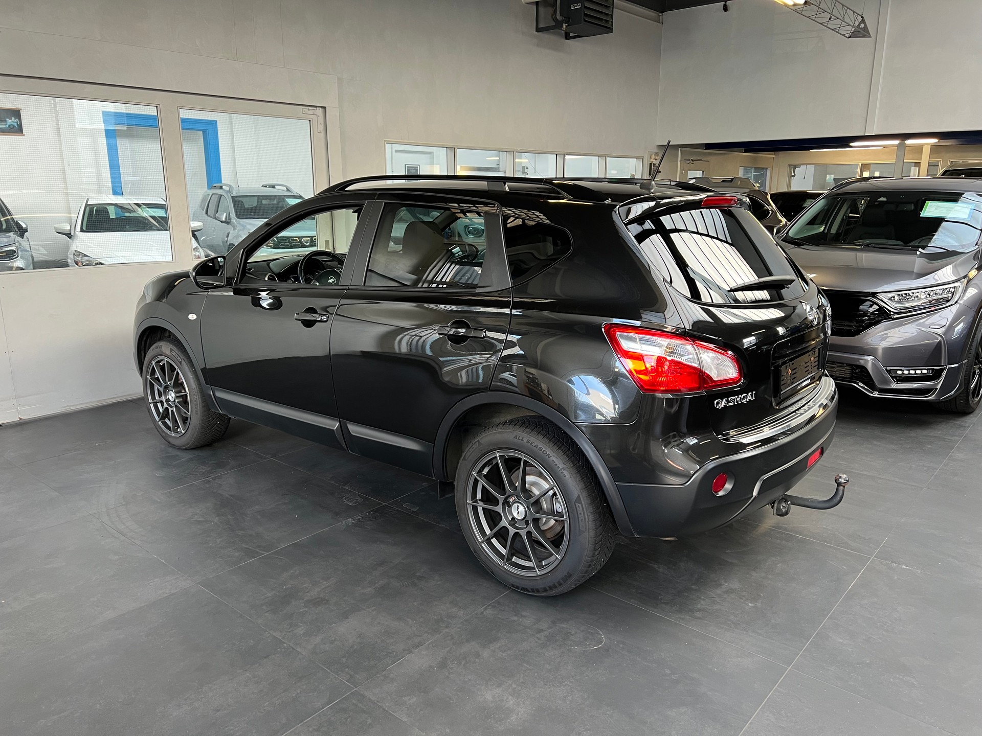 NISSAN Qashqai 1.6 360-image-1