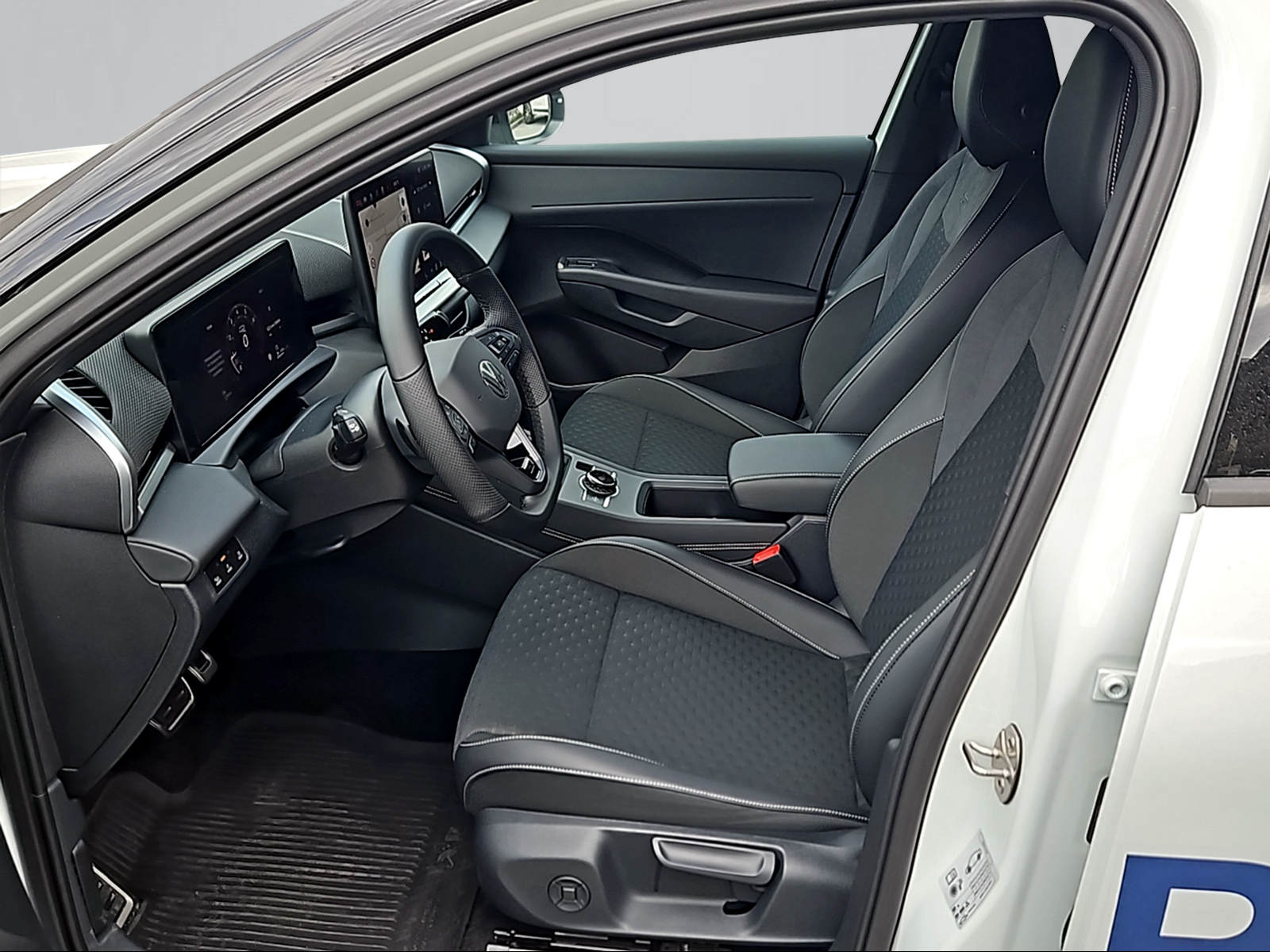 VW T-Roc 1.5 eTSI mHEV R-Line DSG-image-7