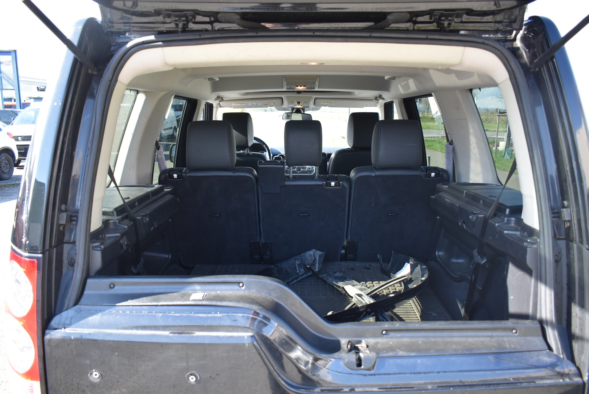 LAND ROVER Discovery 3.0 SDV6 Zermatt Automatic-image-6