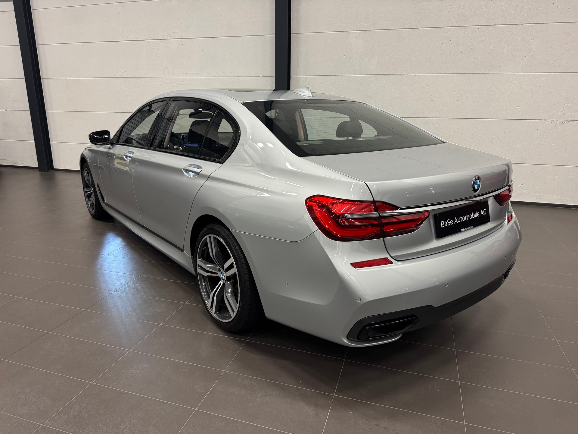 BMW 730Ld xDrive Steptronic M Sport-image-12