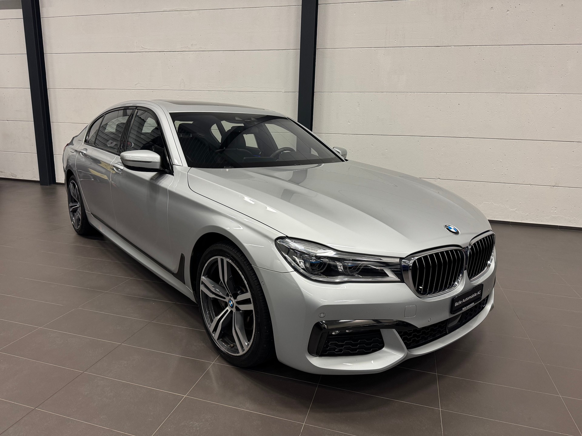BMW 730Ld xDrive Steptronic M Sport-showroom-element-1