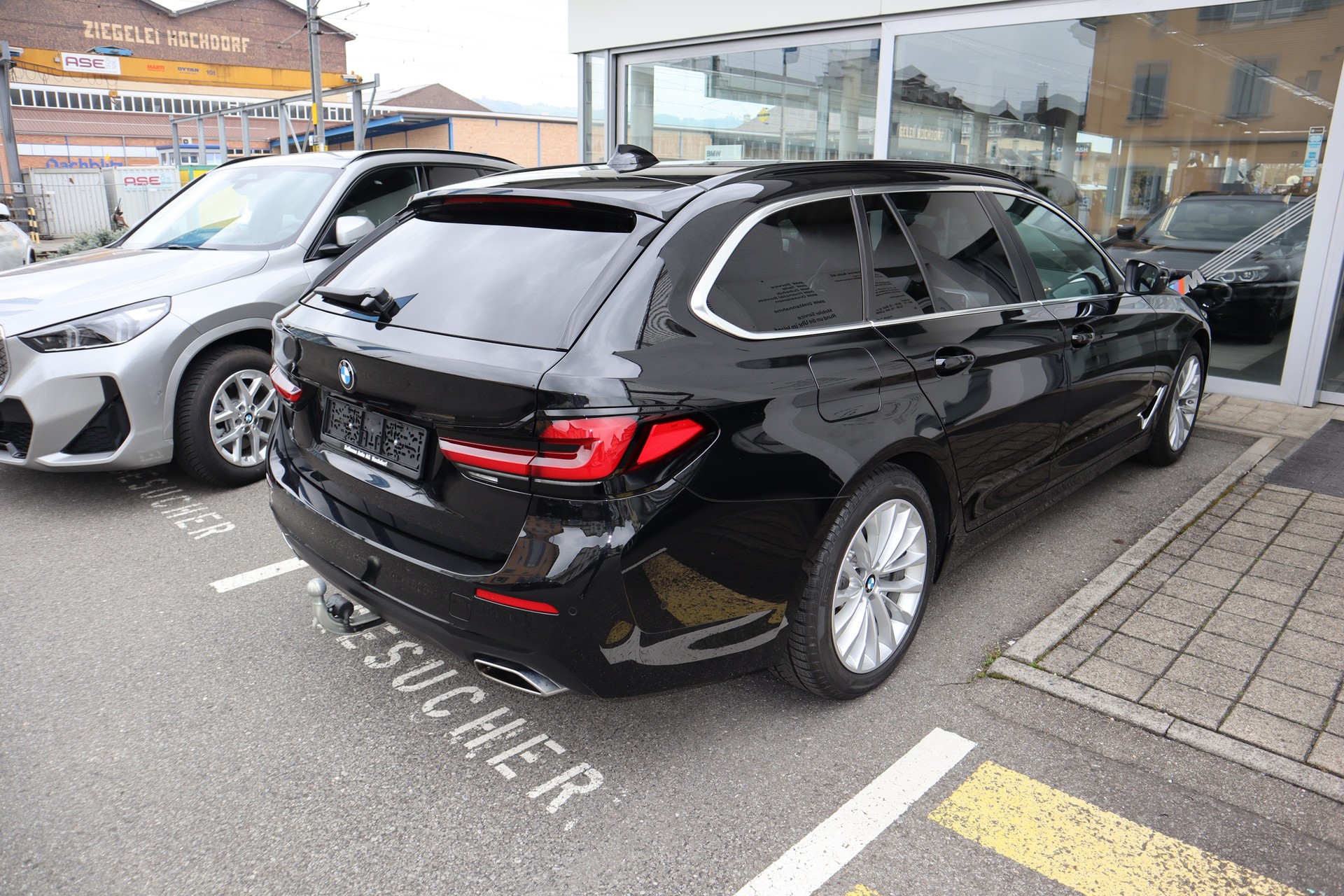 BMW 530d xDrive 48V Touring Steptronic 4x4 mit AHK-image-3