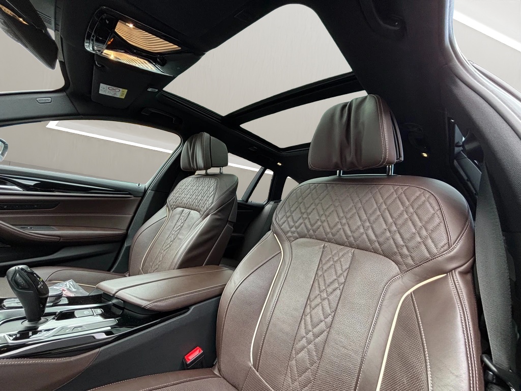 BMW M550d xDrive Touring Steptronic-image-14