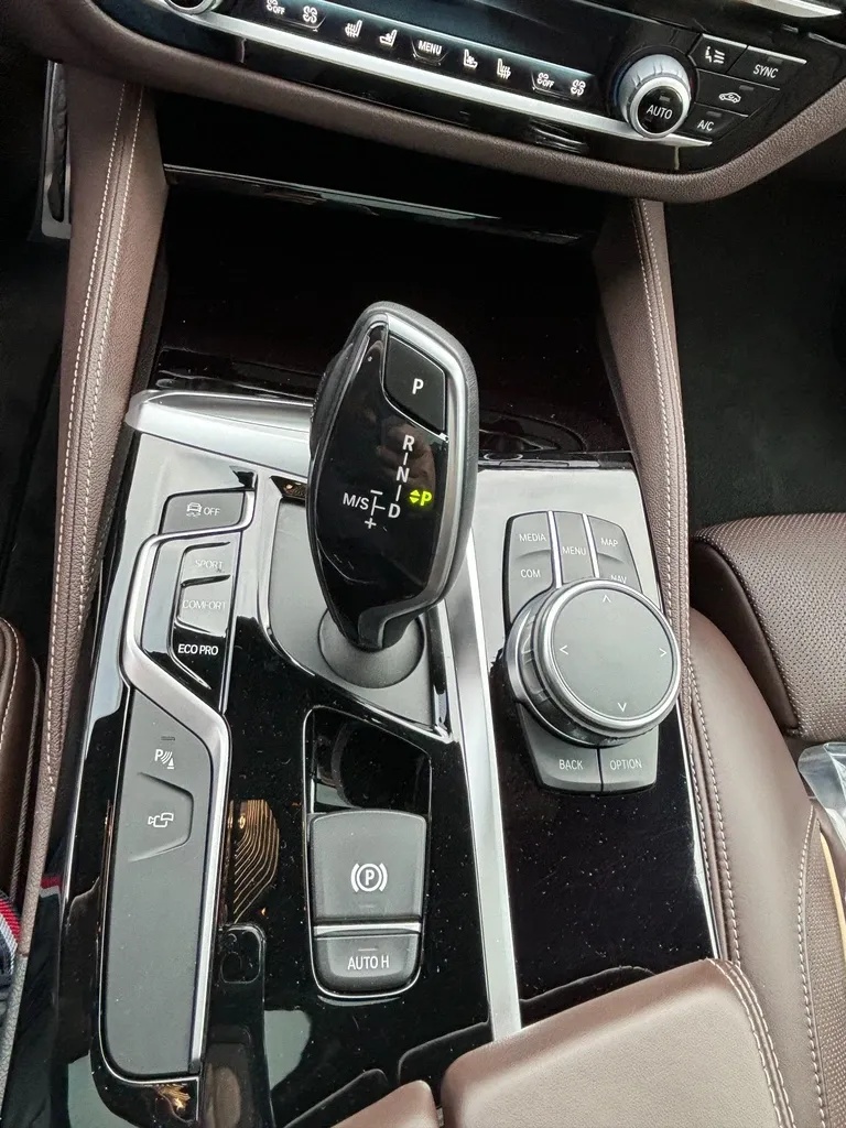 BMW M550d xDrive Touring Steptronic-image-12