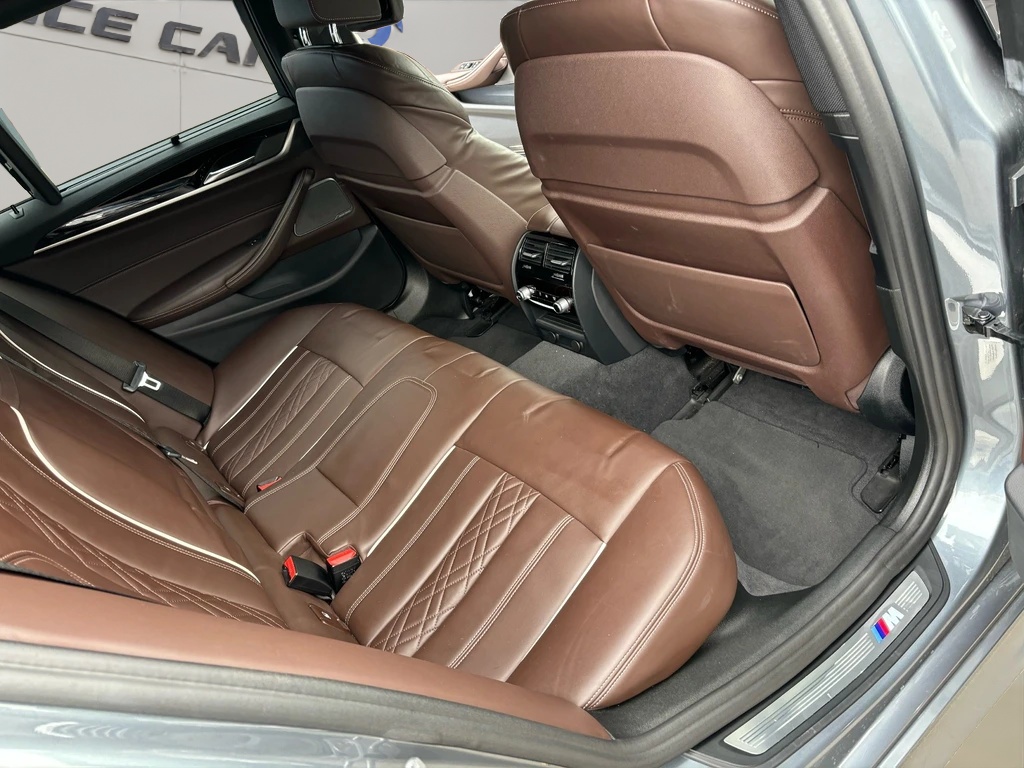 BMW M550d xDrive Touring Steptronic-image-18