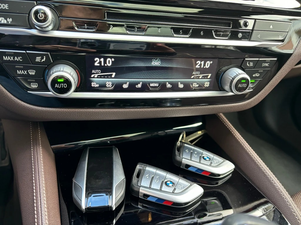 BMW M550d xDrive Touring Steptronic-image-9