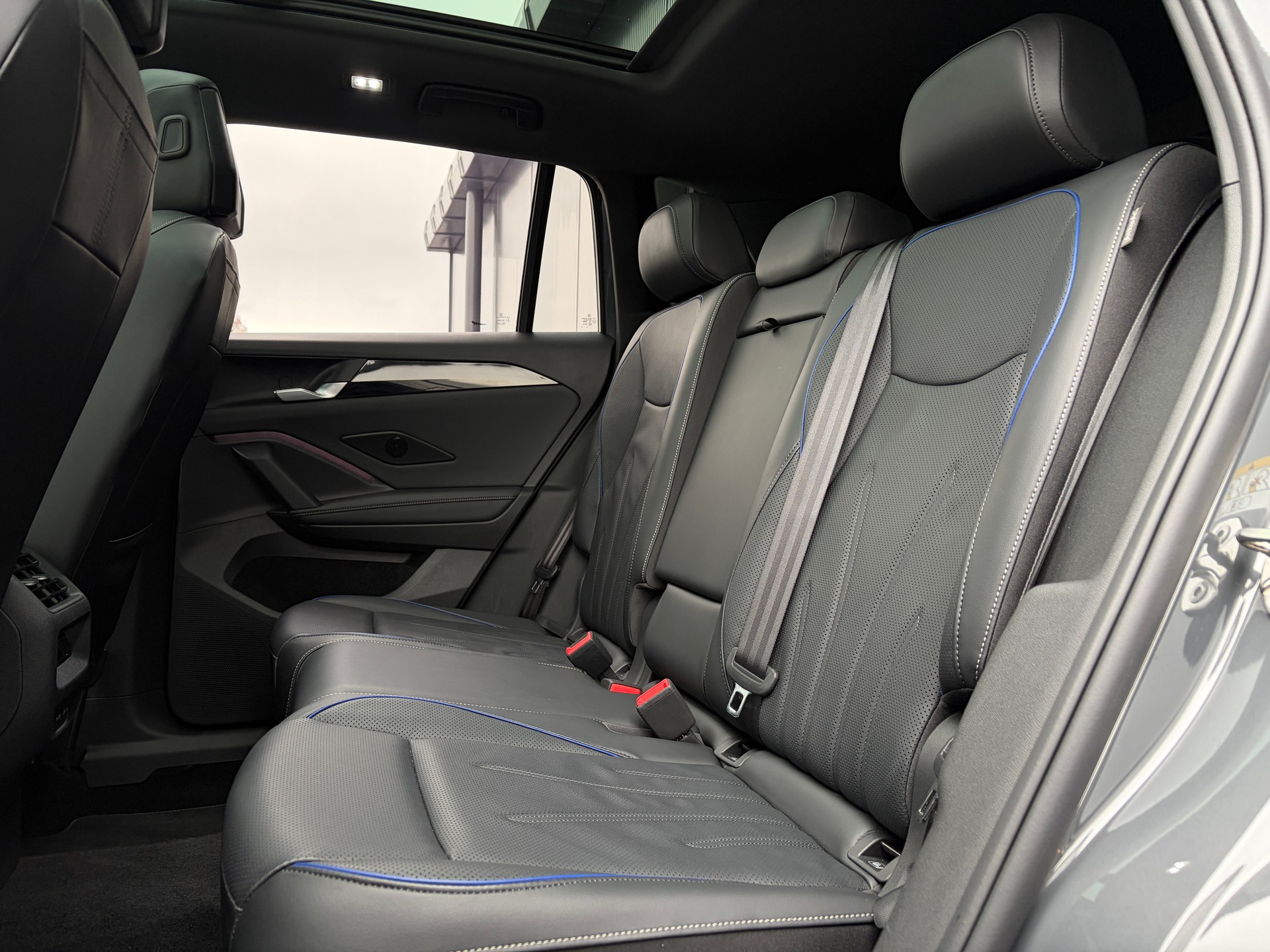 VW Tiguan 2.0 TDI SCR R-Line 4Motion DSG-image-11