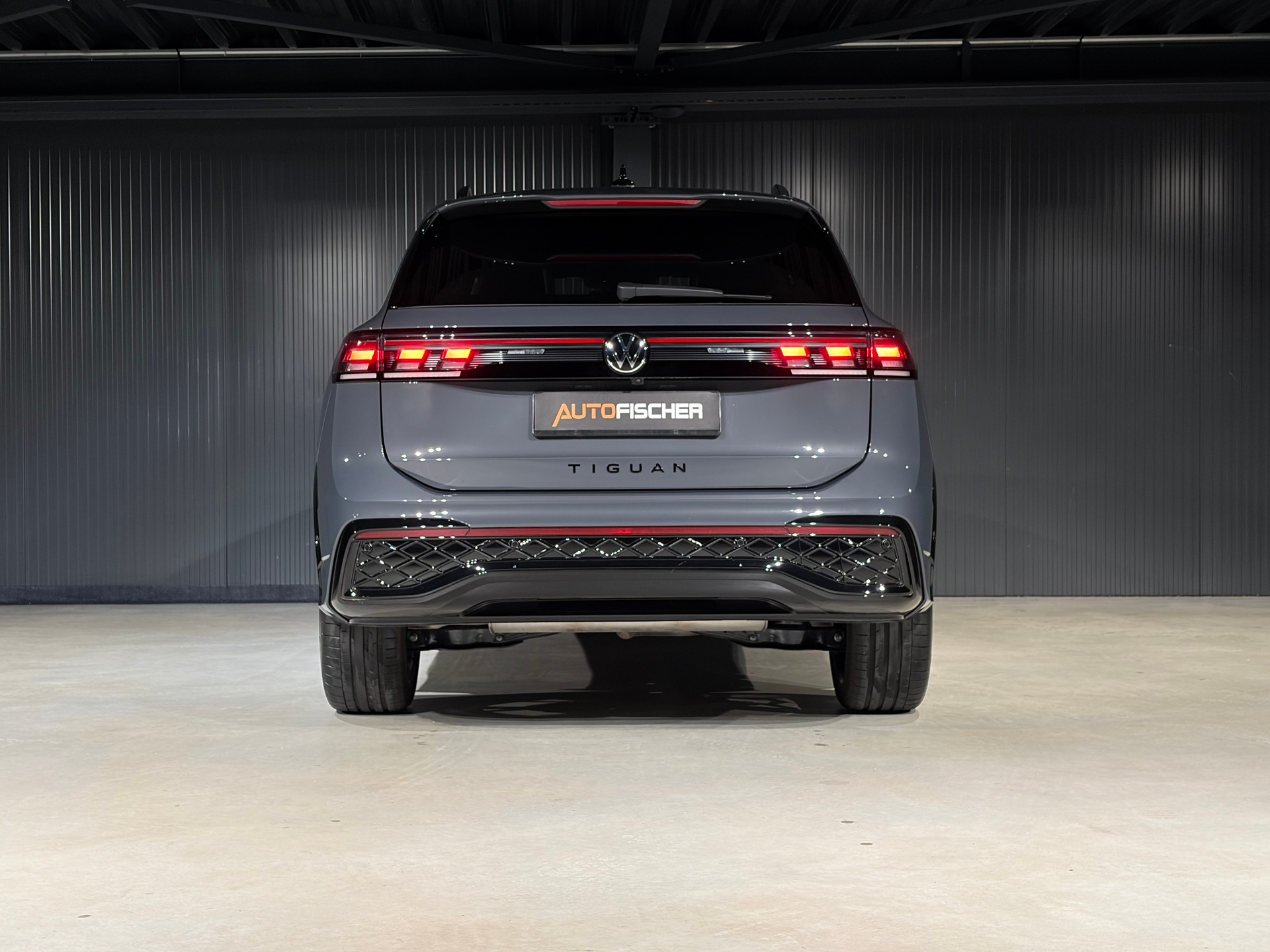 VW Tiguan 2.0 TDI SCR R-Line 4Motion DSG-image-5