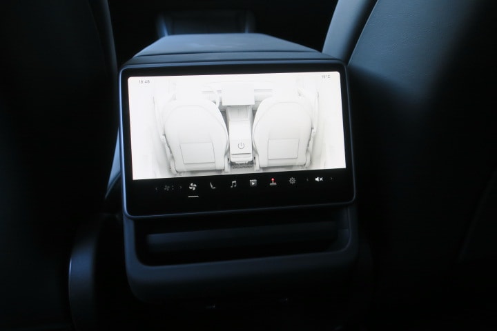 TESLA Model Y Long Range Premium AWD-image-9