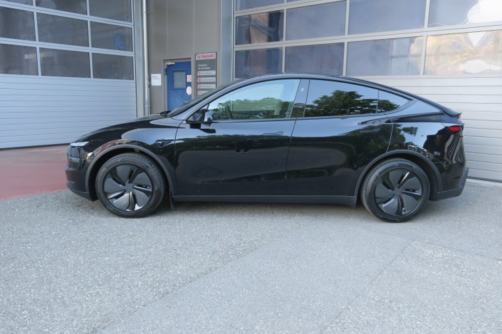 TESLA Model Y Long Range Premium AWD-image-3