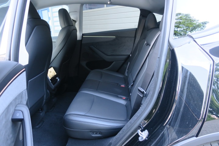 TESLA Model Y Long Range Premium AWD-image-7