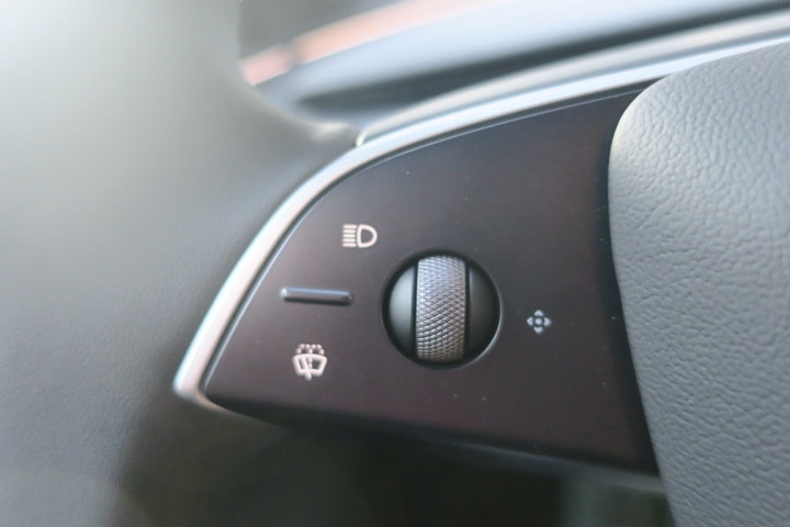 TESLA Model Y Long Range Premium AWD-image-12
