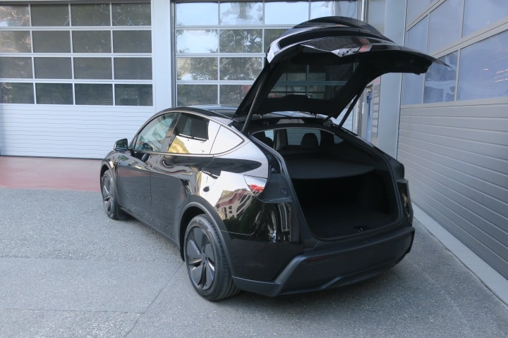 TESLA Model Y Long Range Premium AWD-image-5