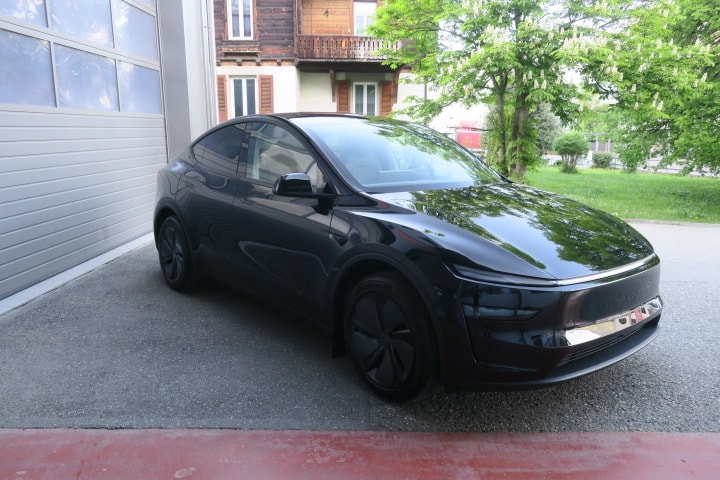 TESLA Model Y Long Range Premium AWD-image-2