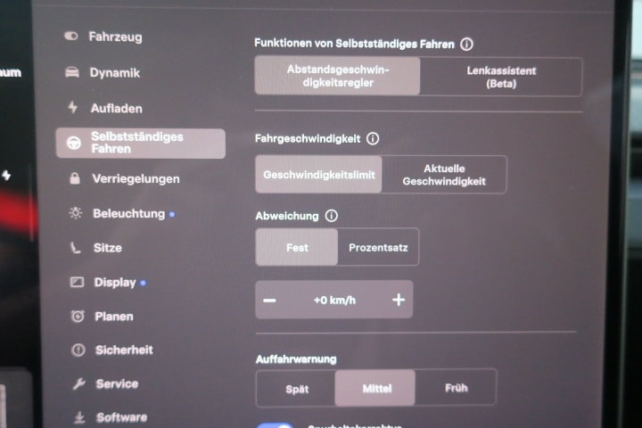 TESLA Model Y Long Range Premium AWD-image-15