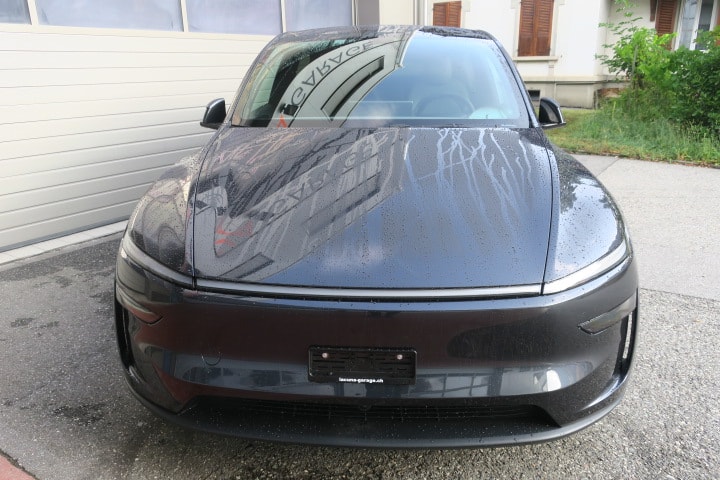 TESLA Model Y Long Range Premium AWD-image-1