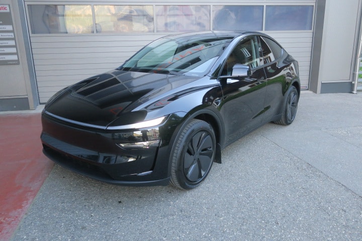TESLA Model Y Long Range Premium AWD-image-0
