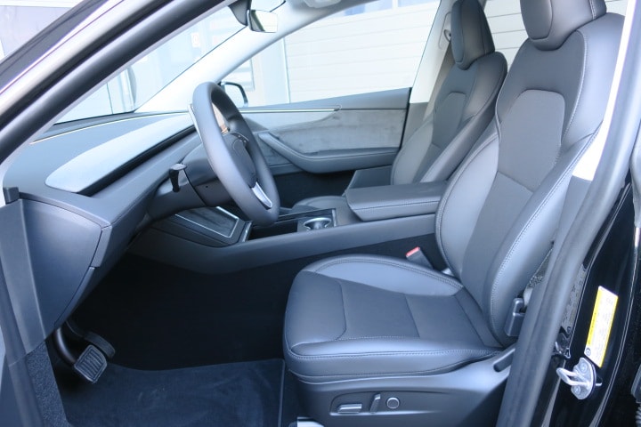 TESLA Model Y Long Range Premium AWD-image-6