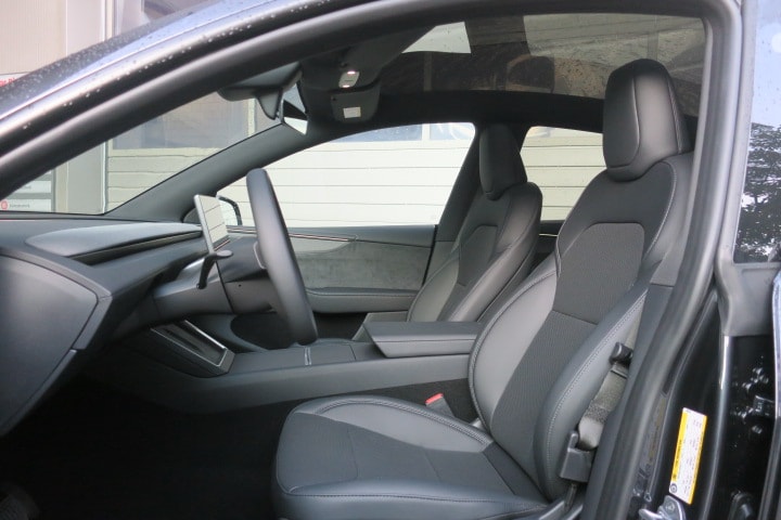 TESLA Model Y Long Range Premium AWD-image-5