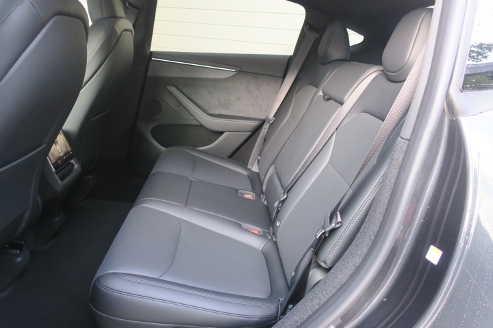 TESLA Model Y Long Range Premium AWD-image-6